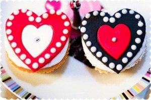 valentines-sugarpaste-fondant-hearts-red-white-piped-dots1