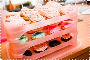 buttercream-frosting-vanilla-strawberry-chocolate-cupcakes