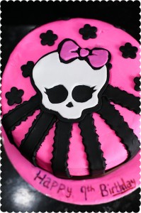 monster-high-pink-skull-cake-1