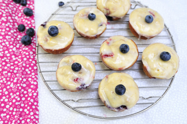 berry-cheese-muffins-with-lemon-glaze