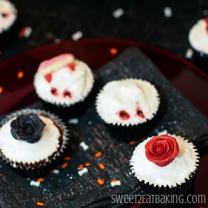 goth-vampire-rose-halloween-cupcakes-2
