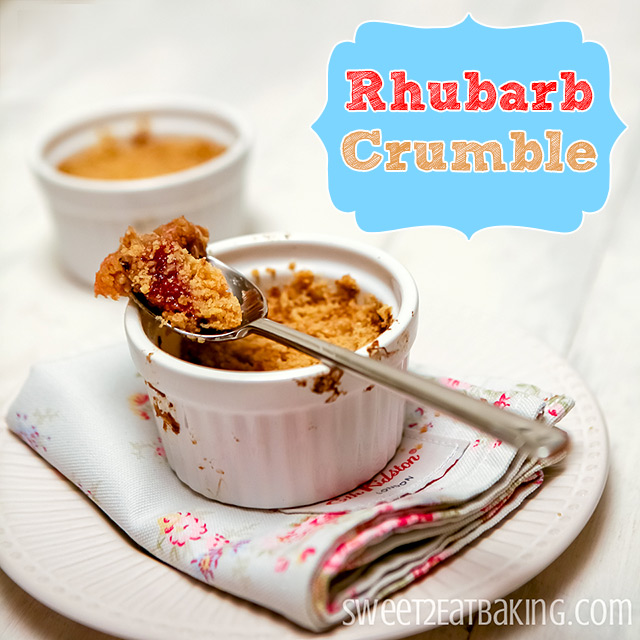 Rhubarb Crumble with an Amaretti crumble