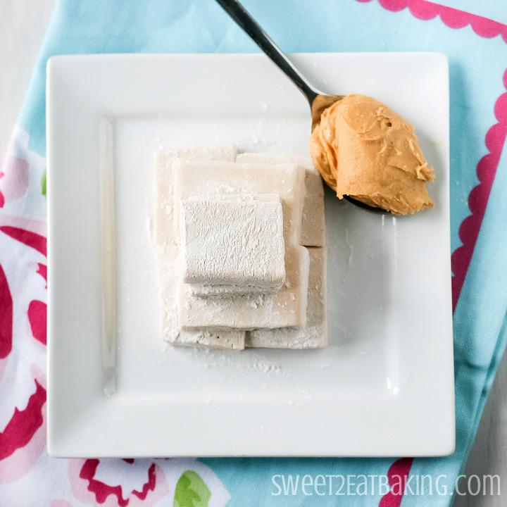 Fluffernutter Marshmallows by Sweet2EatBaking.com | #fluffernutter #peanutbutter #marshmallows #recipe