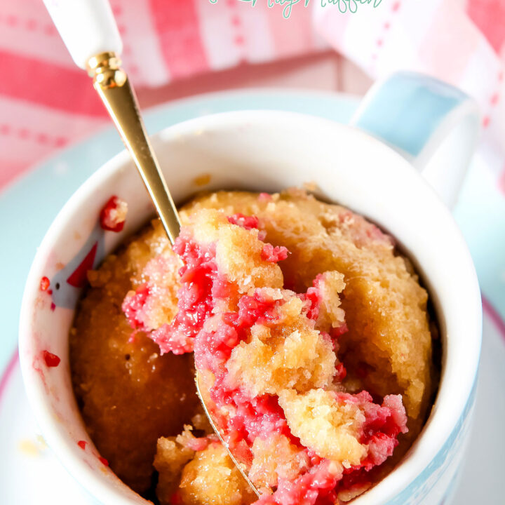 Raspberry and White Chocolate Mug Muffin Recipe by Sweet2EatBaking.com | The perfect breakfast muffin made in the microwave in minutes!