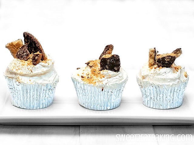 Cookies and Cream Cupcakes Recipe With a Twist by Sweet2EatBaking.com